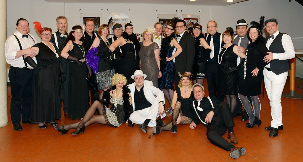 Gruppenbild beim Ball der Tanzharmonie 2016. Danke an das Fotostudio Brunner.